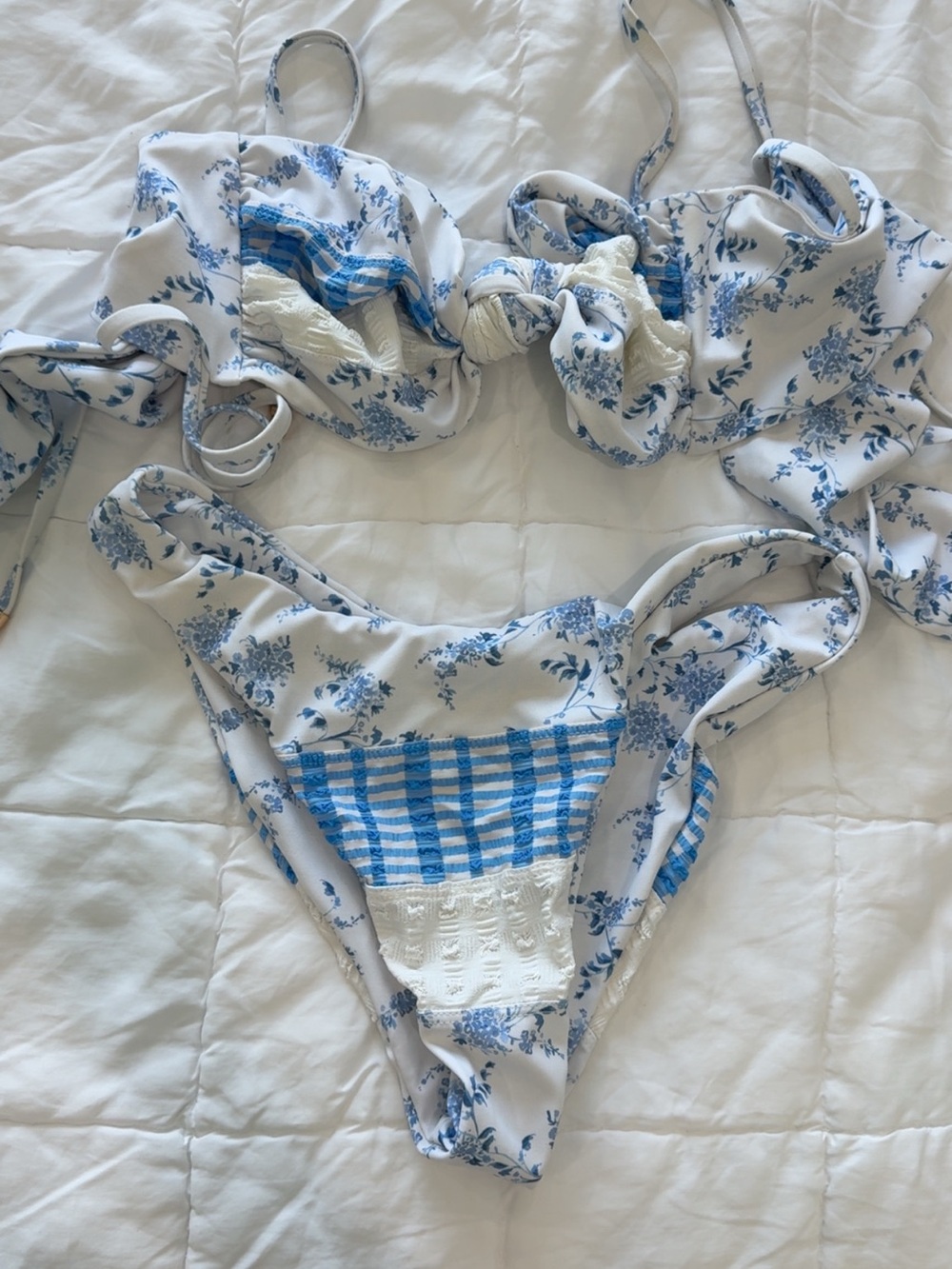Elysiian montuak bikini